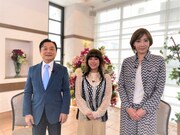 左から小池修一郎、IMALU、柚希礼音。