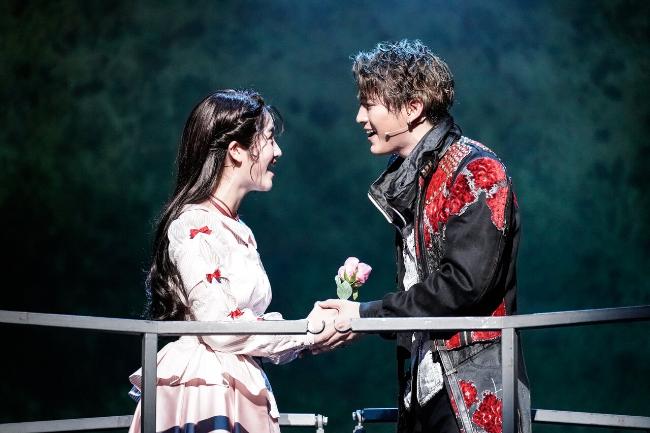 ロミオ&ジュリエット WHITE 2021  DVD ＋甲斐翔真サイン入り生写真 ロミオ＆ジュリエット 甲斐翔真 - メルカリ