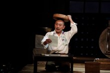 こまつ座 第136回公演「父と暮せば」より。（撮影：夛留見彩）