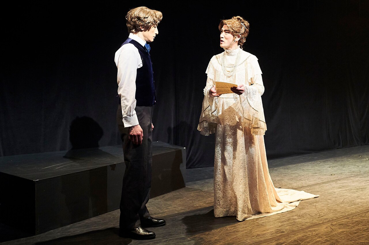 “性を超越した孤独な魂の旅路”をご一緒に、スタジオライフ「VAMPIRE LEGENDS」