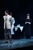 スタジオライフ「VAMPIRE LEGENDS」カーミラ版より。（Photo by ATZSHI HIRATZKA）