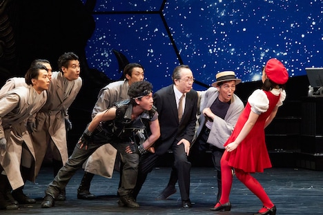 ミュージカル「夢から醒めた夢」より。（撮影：石阪大輔）