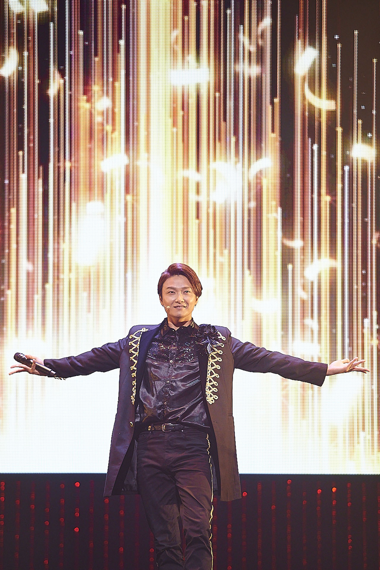「『井上芳雄 by MYSELF』スペシャルライブ配信 20th Anniversary Festival! ～急遽生配信！裏切らない芳雄4時間フェス～」より。