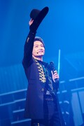 「『井上芳雄 by MYSELF』スペシャルライブ配信 20th Anniversary Festival! ～急遽生配信！裏切らない芳雄4時間フェス～」より。