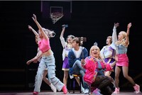 ミュージカル「17 AGAIN」より。（撮影：宮川舞子、提供：ホリプロ）