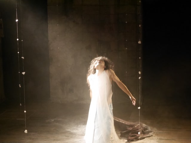 来るべき魂の暴動のための沈黙を、櫻井郁也による新作ダンスソロ公演「血ノ言葉」