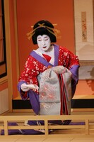 「仮名手本忠臣蔵 七段目」より、片岡秀太郎扮する遊女おかる。(c)松竹