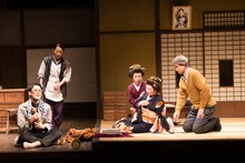 劇団民藝・こまつ座公演「ある八重子物語」より。（撮影：谷古宇正彦）