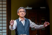 劇団民藝・こまつ座公演「ある八重子物語」より。（撮影：谷古宇正彦）