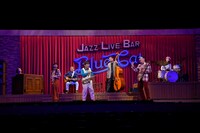 「新橋演舞場シリーズ第7弾!! 東京喜劇 熱海五郎一座『Jazzyなさくらは裏切りのハーモニー～日米爆笑保障条約～』」より。