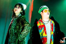 劇団「地蔵中毒」前回公演「宴たけなわ 天高く円越える 孫世代」より。（撮影：塚田史香）