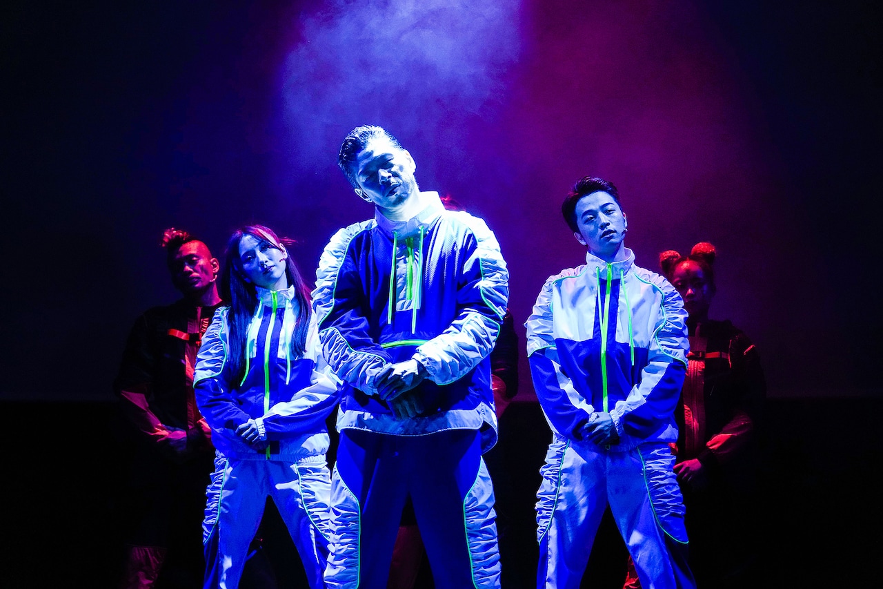 MATSUぼっち」開幕、松本利夫がサックス演奏＆ダンス披露「パワーや