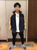 思いのこもったチームジャージーでびしっと。両腕にある太めラインが素敵。