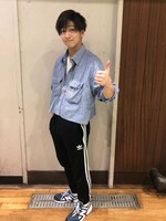 短めの着丈がおしゃれなシャツ。軽やかさもあって稽古にぴったり。