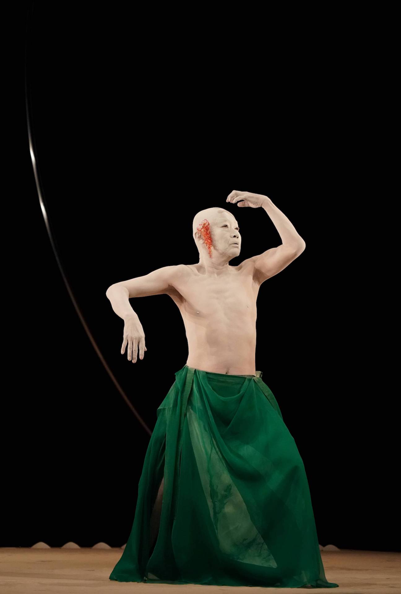 山海塾「ARC 薄明・薄暮」より。(c)Sankai Juku