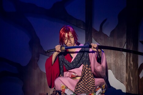 谷佳樹扮する縁。