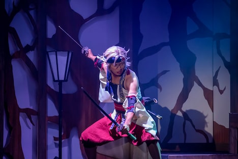 反橋宗一郎扮する螢。