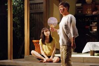 パルコ・プロデュース「目頭を押さえた」より。（撮影：御堂義乘）