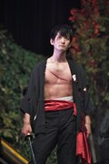 劇団TEAM-ODAC 第36回本公演「ダルマ（2021）」より。（撮影：石井小太郎）