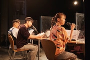岩井秀人(WARE)プロデュース「第6回 いきなり本読み!」より。左から後藤剛範、仲野太賀、松本まりか。(c)平岩と坂本