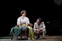 COCOON PRODUCTION 2021 DISCOVER WORLD THEATRE vol.10「夜への長い旅路」より。（撮影：細野晋司）