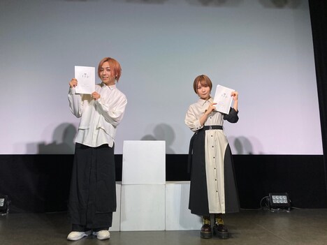 左から蒼井翔太、富田美憂。