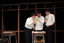 ロロいつ高シリーズ vol.5「いつだって窓際でぼくたち」より。（撮影：三上ナツコ）