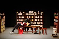 ロロいつ高シリーズ vol.7「本がまくらじゃ冬眠できない」より。（撮影：三上ナツコ）