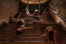 川口隆夫ディレクション企画「舞踏 ある視点」伊藤キム＋東京令和アングラダンサーズ「この世は儚い地下の楽園」ビジュアル（Photo by Tatsuhiko Nakagawa）