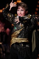 「宝塚への招待『Music Revolution!』─望海風斗×真彩希帆 副音声解説付─」より。(c)宝塚歌劇団 (c)宝塚クリエイティブアーツ