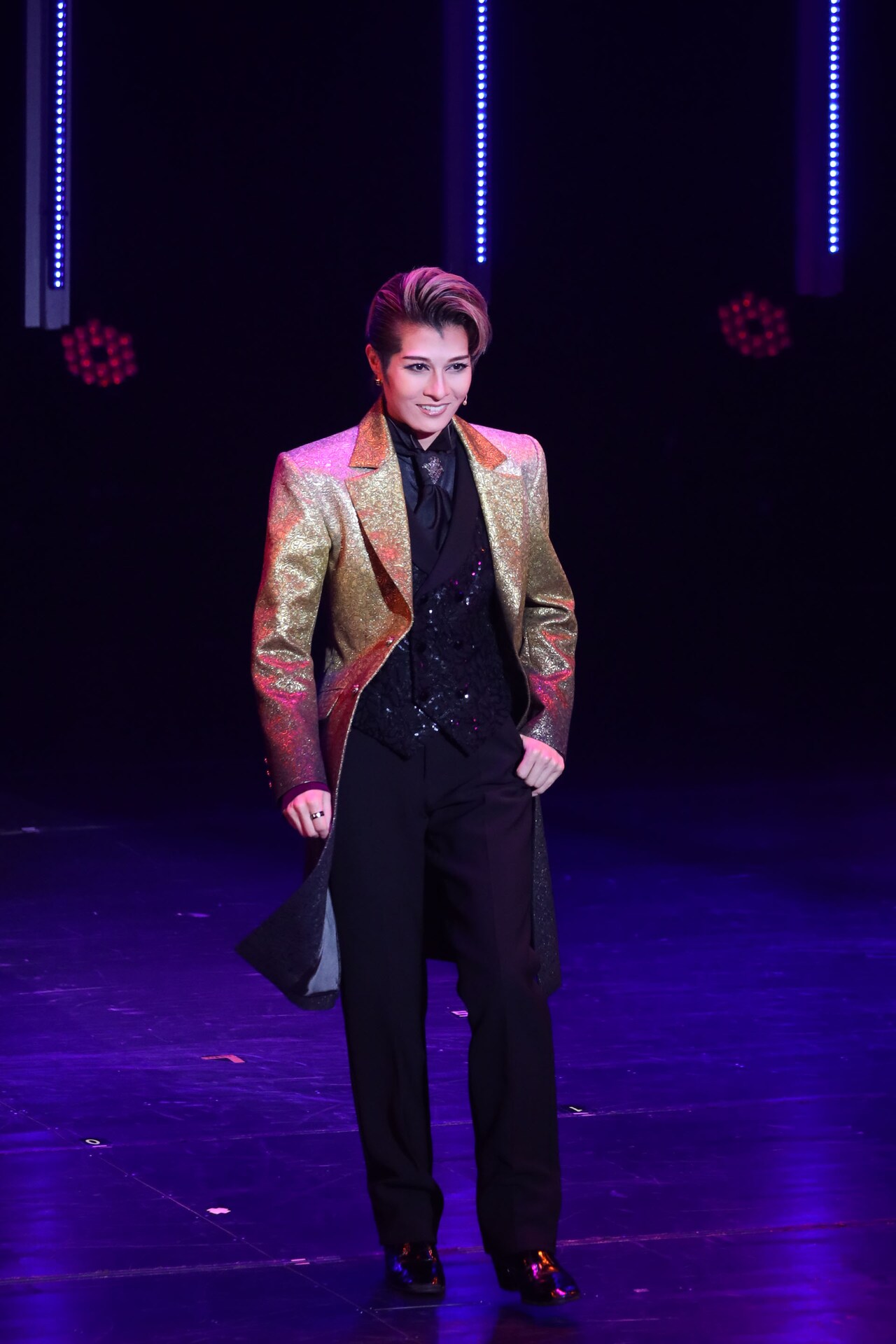 楊琳が“スーパースターマン”に憧れるサラリーマンに、OSK「レビュー夏のおどり」開幕