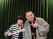 左からコシノジュンコ、神田伯山。