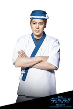 磯貝龍乎扮するサイモン・ブレジネフ。