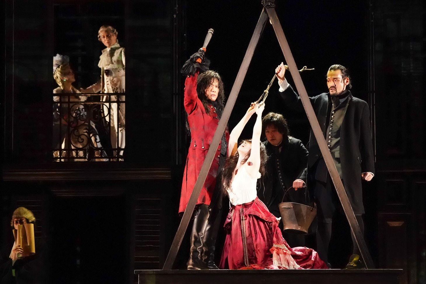 舞台「サンソンールイ16世の首を刎ねた男ー」東京公演より。（撮影：田中亜紀）