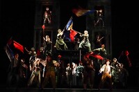 舞台「サンソンールイ16世の首を刎ねた男ー」東京公演より。（撮影：田中亜紀）