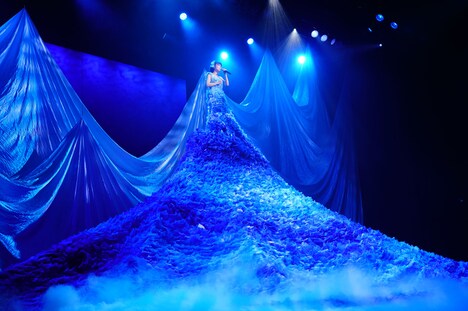 「水森かおり公演」第2部「水森かおりコンサートin明治座」より。