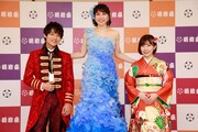 左から辰巳ゆうと、水森かおり、岩佐美咲。