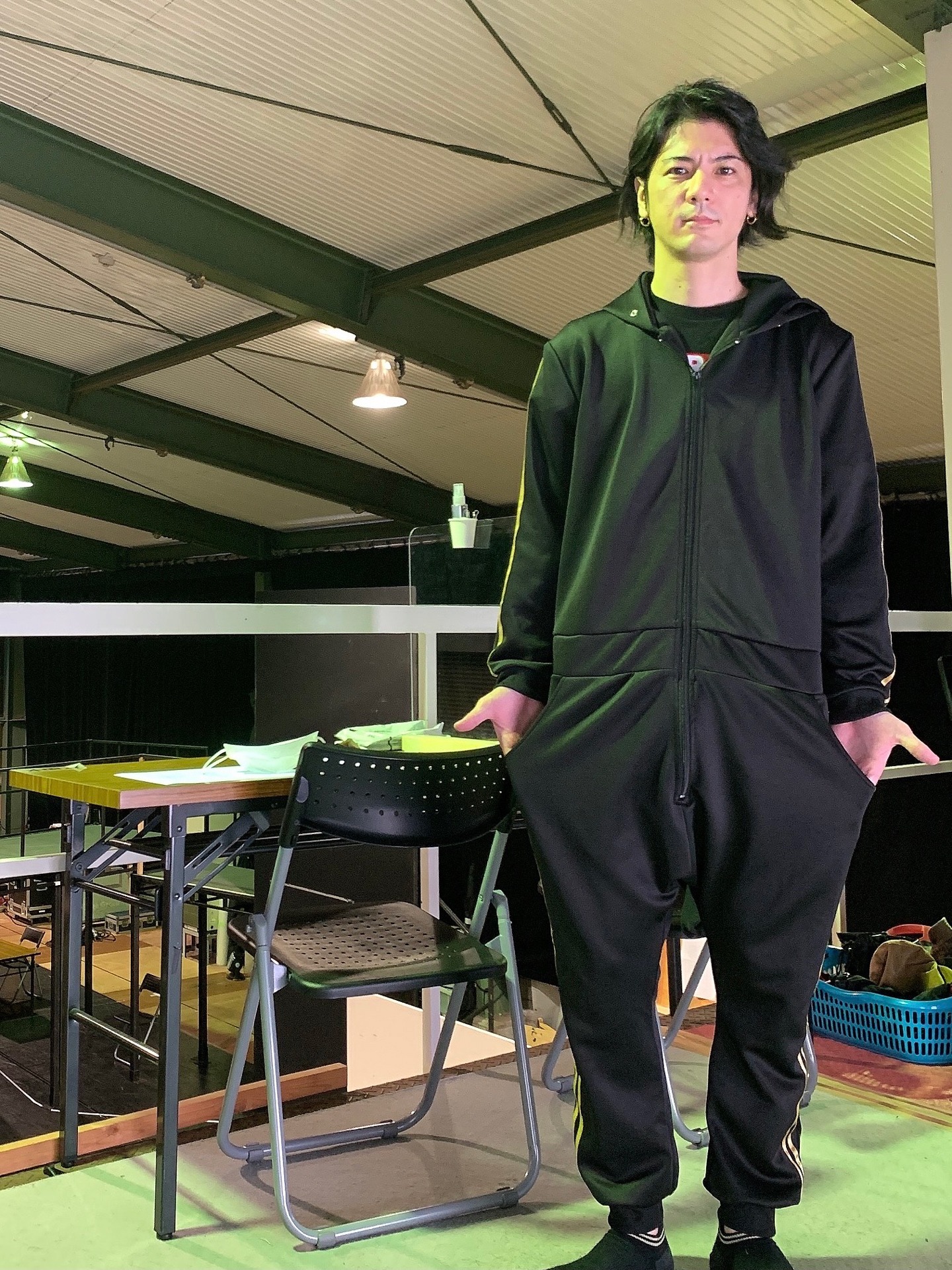 動きやすそうなツナギの稽古着。トイレ休憩は余裕をもって。