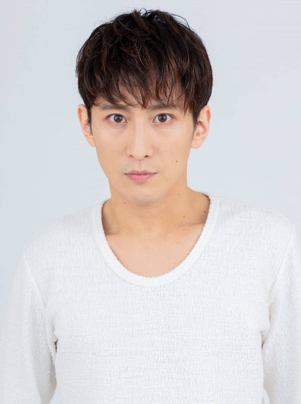 成河が「井上芳雄 by MYSELF」にゲスト出演、井上芳雄とJ-POPの名曲を初生披露