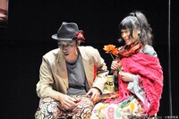 「投げられやすい石」より。(c)曳野若菜