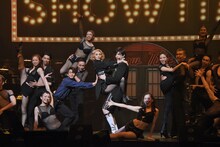 米倉涼子×城田優「SHOWTIME」より。