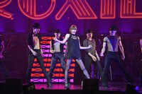 米倉涼子×城田優「SHOWTIME」より。