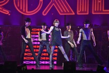 米倉涼子×城田優「SHOWTIME」より。