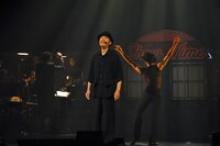 米倉涼子×城田優「SHOWTIME」より。