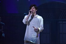 米倉涼子×城田優「SHOWTIME」より。