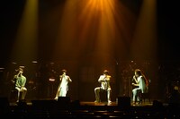 米倉涼子×城田優「SHOWTIME」より。