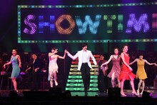 米倉涼子×城田優「SHOWTIME」より。