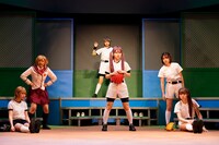 舞台「球詠」より。（撮影：GEKKO）