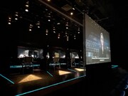 VR (バーチャル・リアリティ)演劇公演「ダークマスター」ニューヨーク公演の様子。