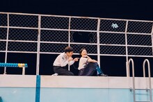 ロロいつ高シリーズ いつだって可笑しいほど誰もが誰か愛し愛されて第三高等学校 ファイナル2本立て公演
vol.9「ほつれる水面で縫われたぐるみ」vol.10「とぶ」より。（撮影：伊原正美）